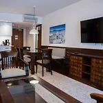 Lola Apartman *