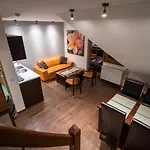 Lola Apartman *