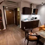 Lola Apartman *