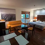 Lola Apartman *