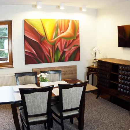 Lola 스클라르스카포렘바