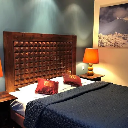 Lola 스클라르스카포렘바