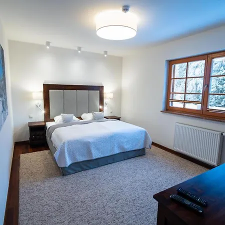 Lola * 스클라르스카포렘바