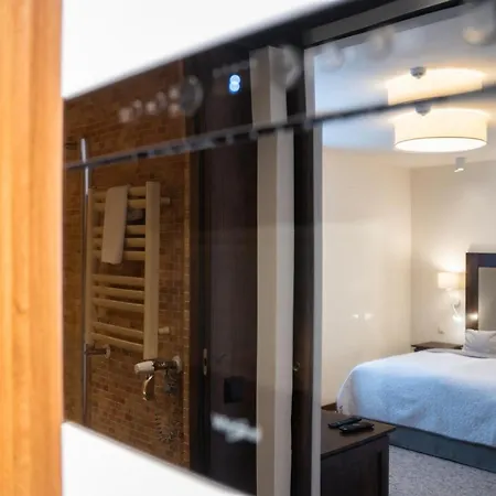 Lola * 스클라르스카포렘바