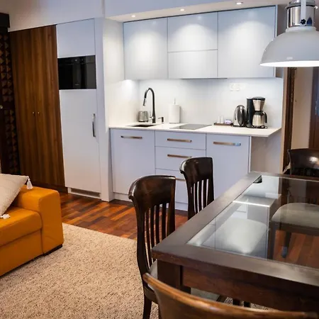 Lola 스클라르스카포렘바