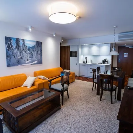 Lola 스클라르스카포렘바