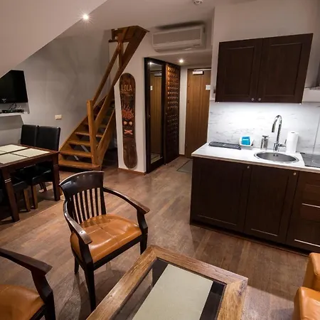 Lola Апартаменты *