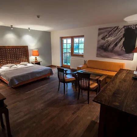 Lola * 스클라르스카포렘바