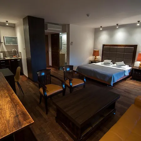 Lola 스클라르스카포렘바